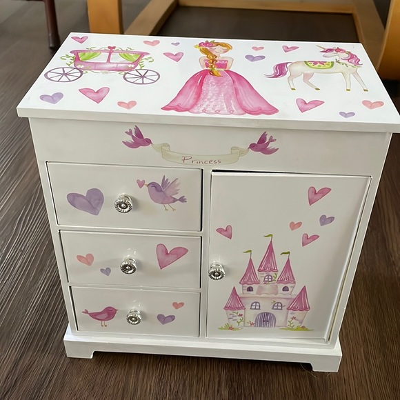 JEWEL KEEPER PRINCESS MUSICAL JEWELRY BOX FOR GIRLS NWOT - Picture 1 of 3